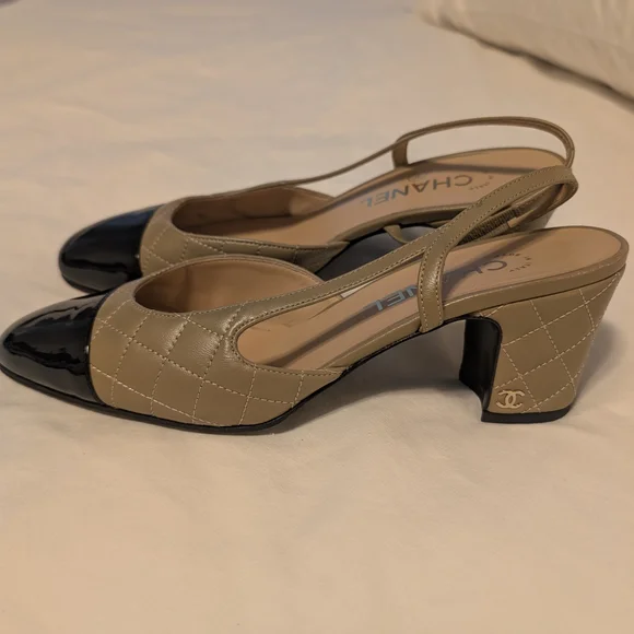 CHANEL Two-Tone Quilted Slingback Heels - Picture 6 of 8